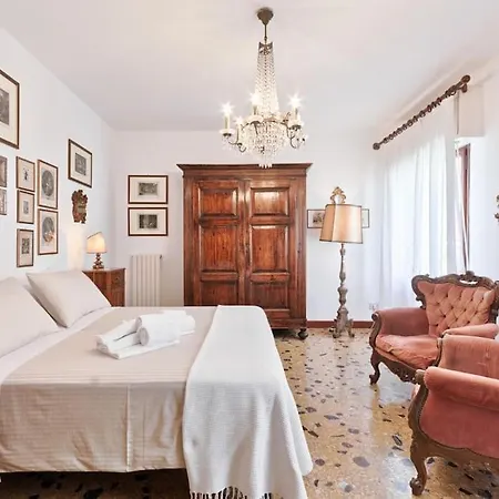 Apartamento San Marco Bell Tower House *