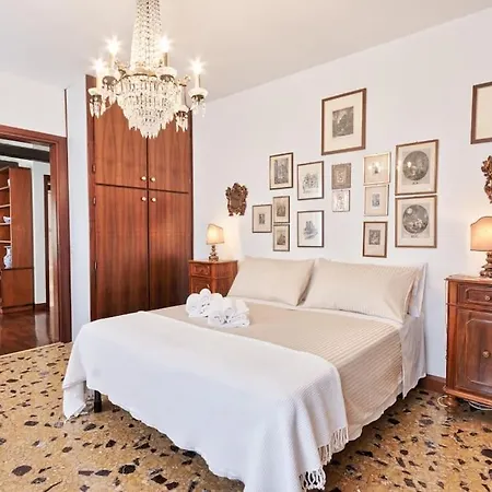 San Marco Bell Tower House Apartman